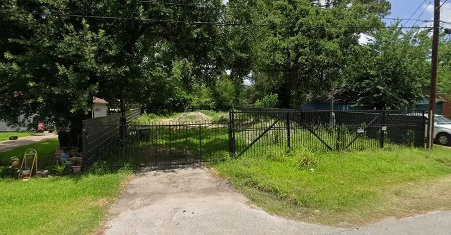 8001 Laura Koppe Road, Houston, TX 77028 - Image #3