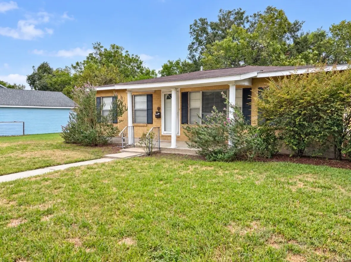 201 Laurel Avenue, Victoria, TX 77901 - #1