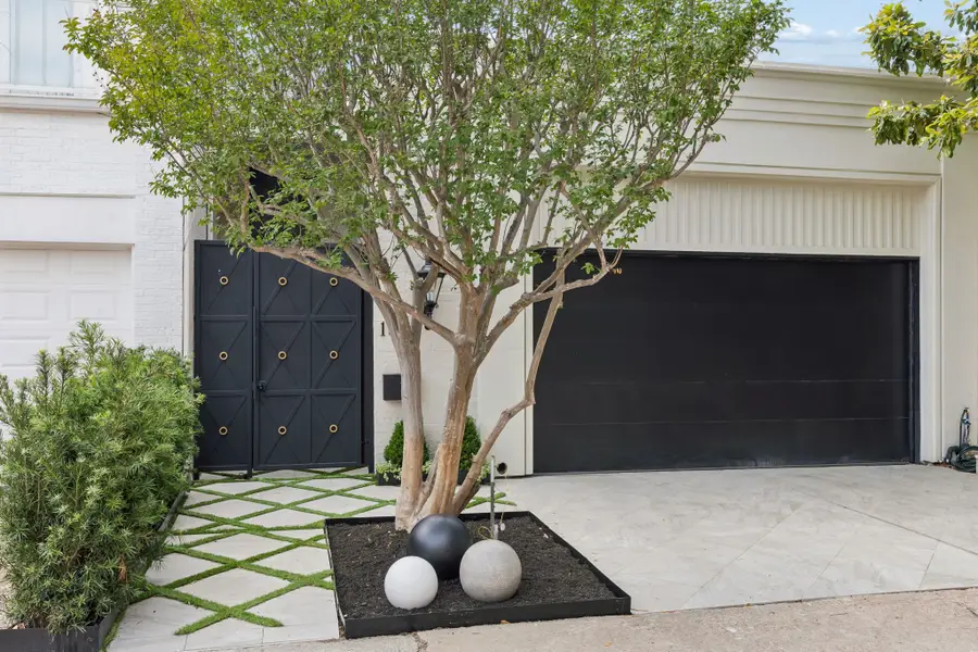 10 S Briar Hollow Lane #15, Houston, TX 77027 - #2