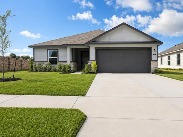501 Oak Chase Avenue, Dayton, TX 77535