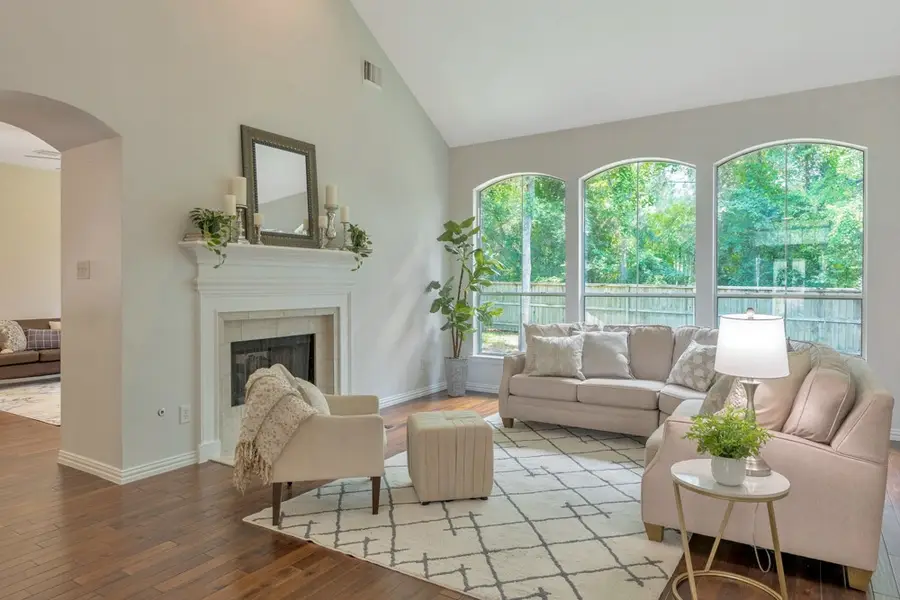 135 S Bluff Creek Circle, The Woodlands, TX 77382 - Image #2