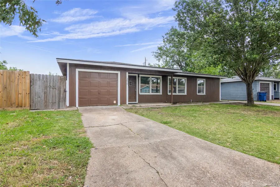 3018 Vance Avenue, Texas City, TX 77590 - #2