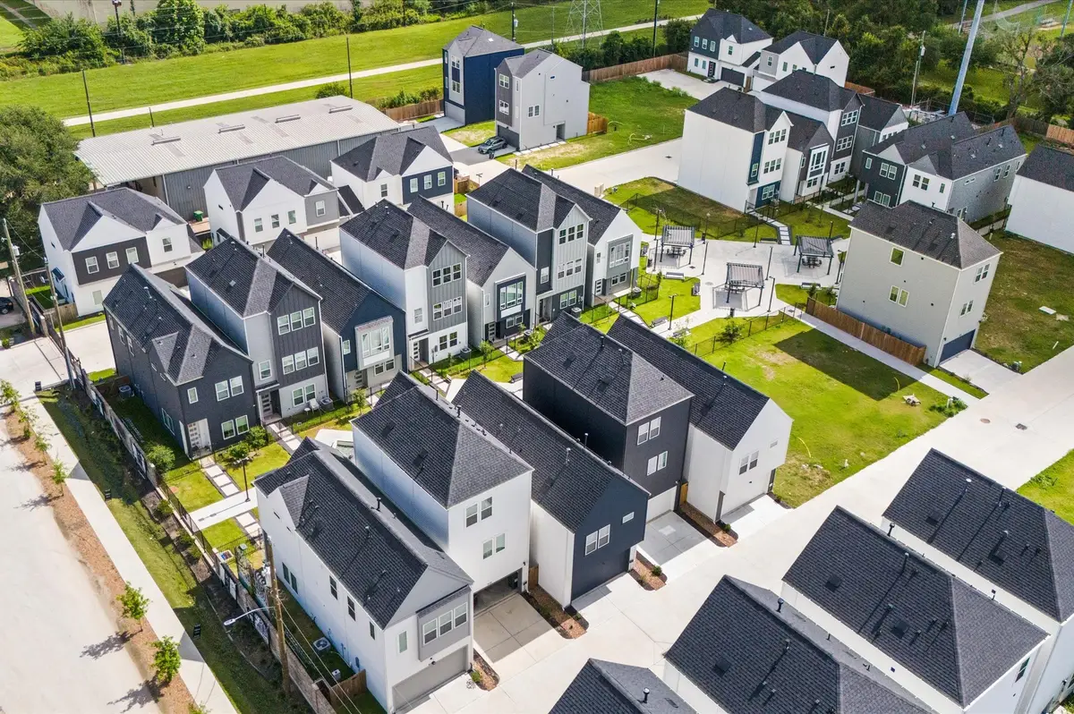 2305 Springwood Vista Lane, Houston, TX 77055 - Image #1