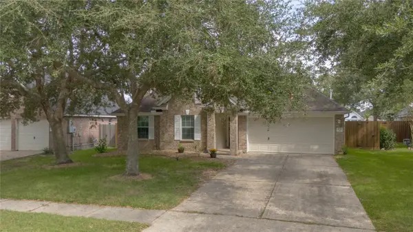 2131 Lakewind Lane, League City, TX 77573