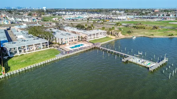 3535 Nasa Rd 1 Parkway #13, Seabrook, TX 77586