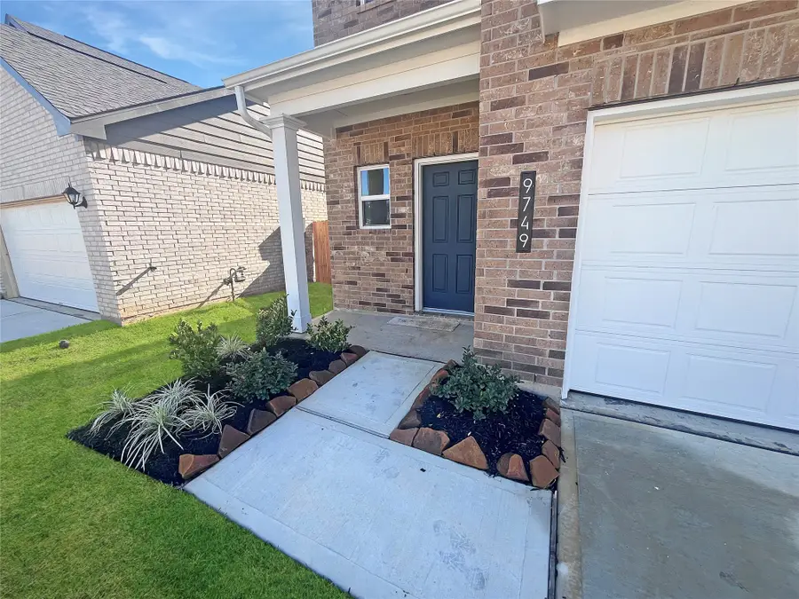 9749 Enclave Ridge Road, Willis, TX 77318 - Image #2