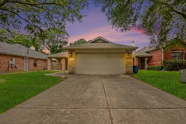 1816 Sherwood Forest Circle, League City, TX 77573