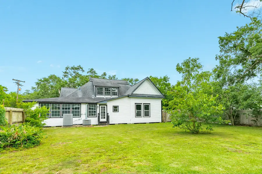 336 N Rockisland Street, Angleton, TX 77515 - #2