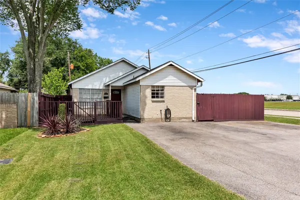 2102 Pearland Avenue, Pearland, TX 77581