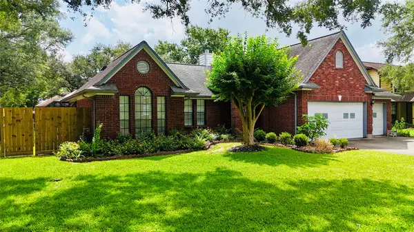 53 S Calla Lily Court, Lake Jackson, TX 77566