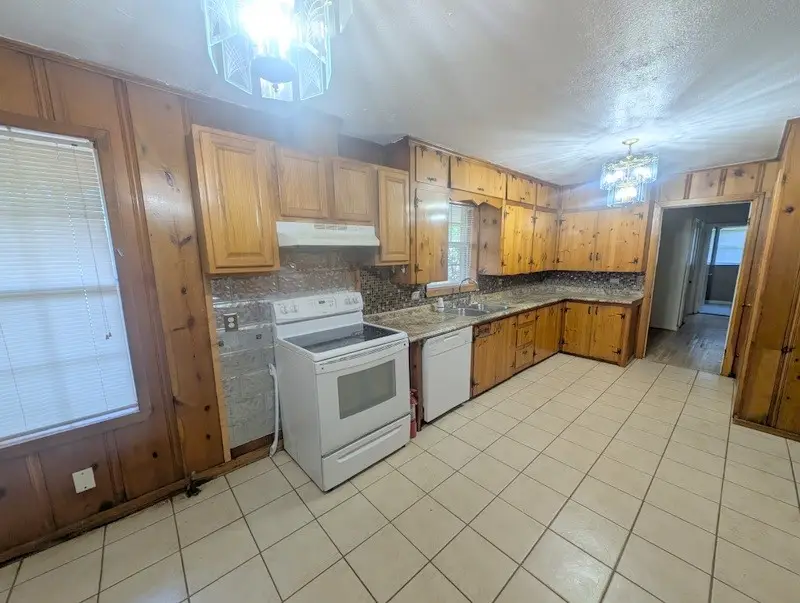 1201 Brazos Street E, Palestine, TX 75801 - Image #3