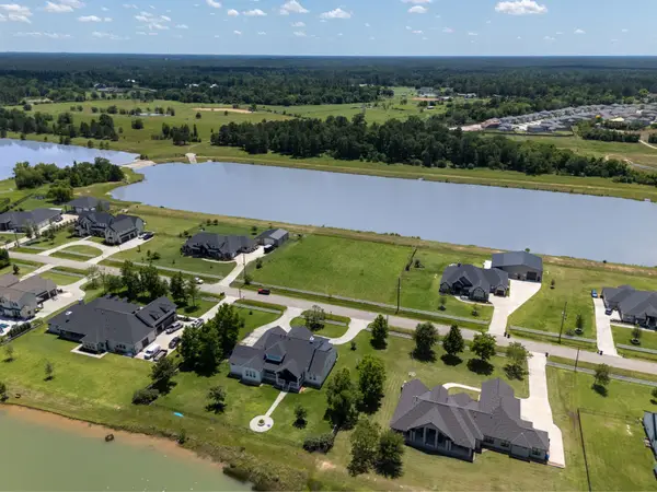 11918 W Border Oak Dr, Magnolia, TX 77354