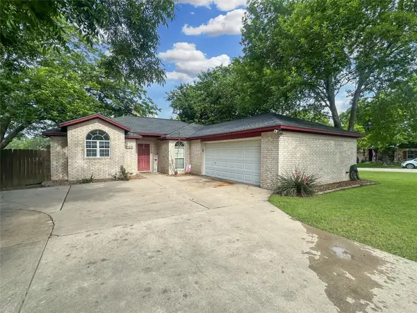 704 S Market Street, Flatonia, TX 78941