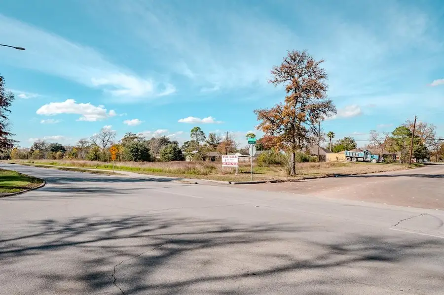 7355 Bellfort Avenue, Houston, TX 77087 - Image #2