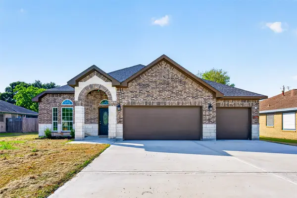 710 Hackberry Street, La Marque, TX 77568