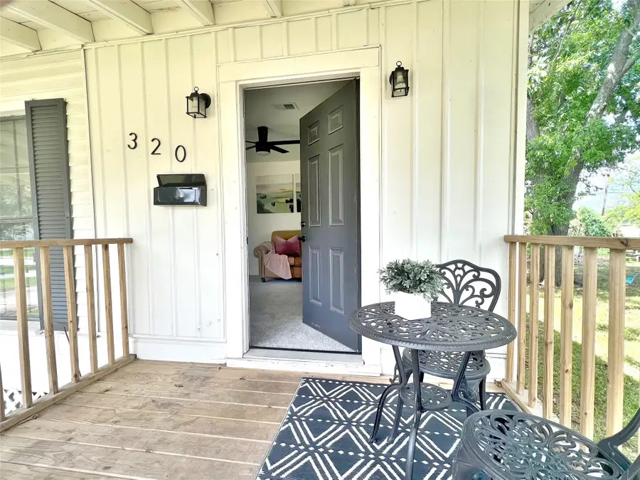 320 Azalea Street, Lake Jackson, TX 77566 - Image #2