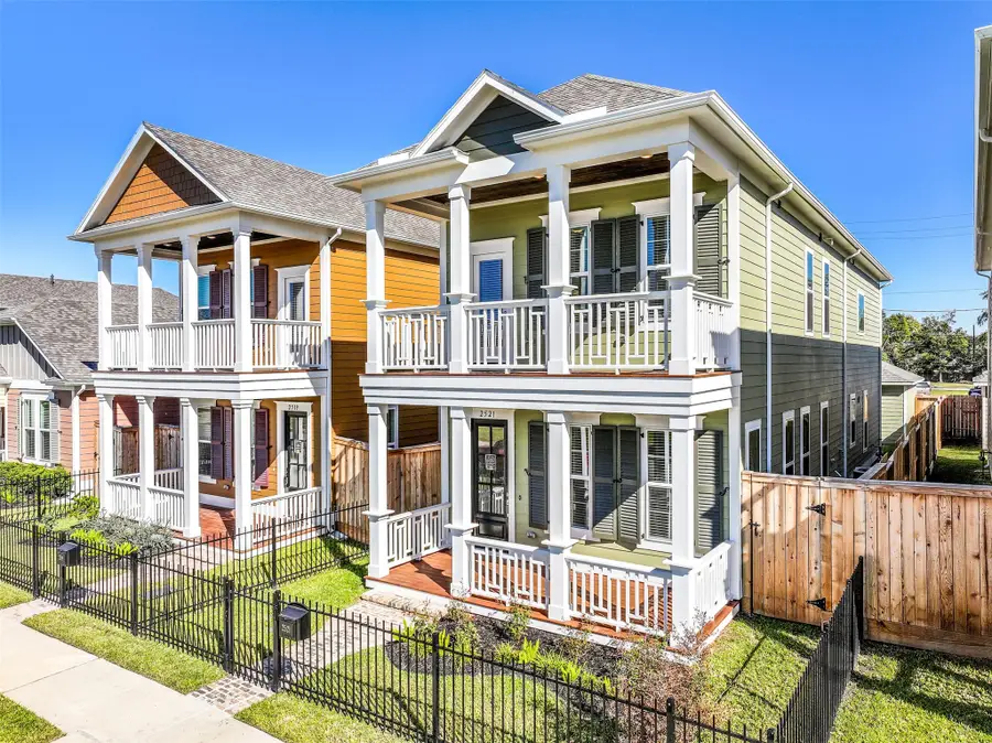 2521 S Houston Avenue, Pearland, TX 77581 - #2