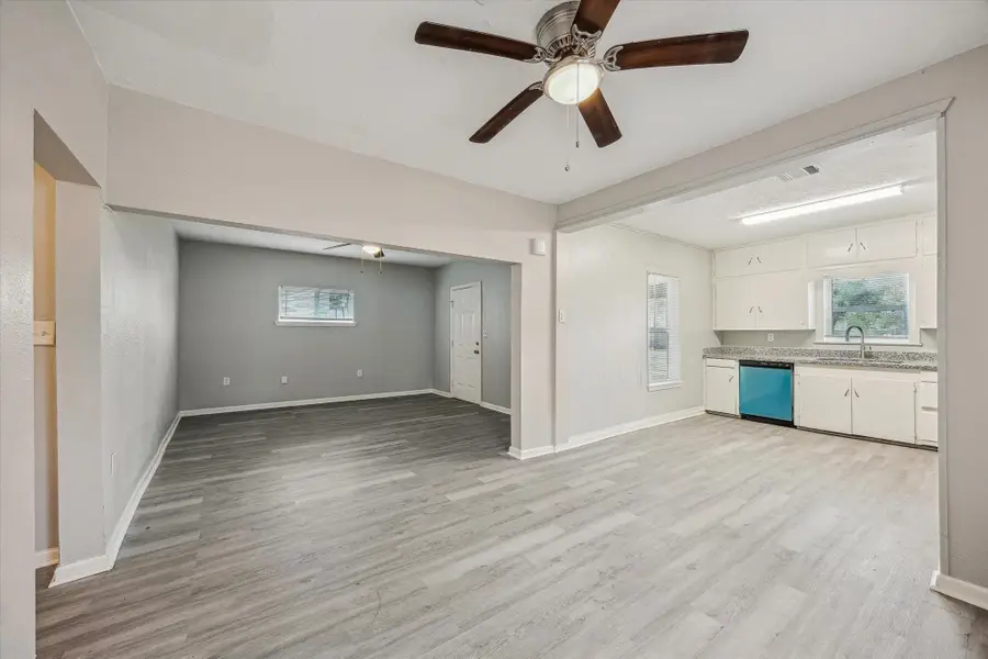 710 E Magnolia Street, Angleton, TX 77515 - #3