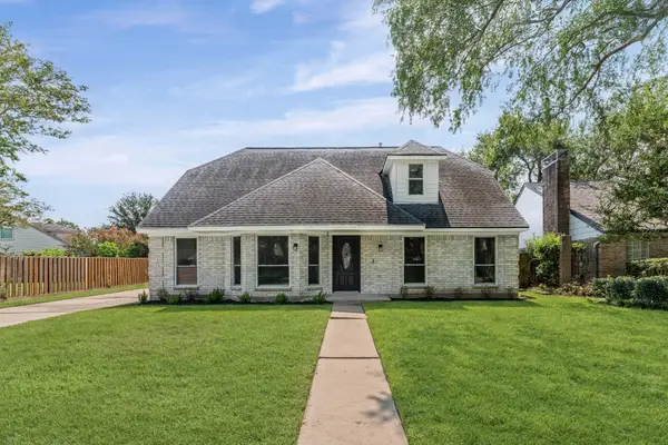 15439 Woodhorn Drive, Houston, TX 77062