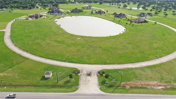 104 Legends Way, El Campo, TX 77437