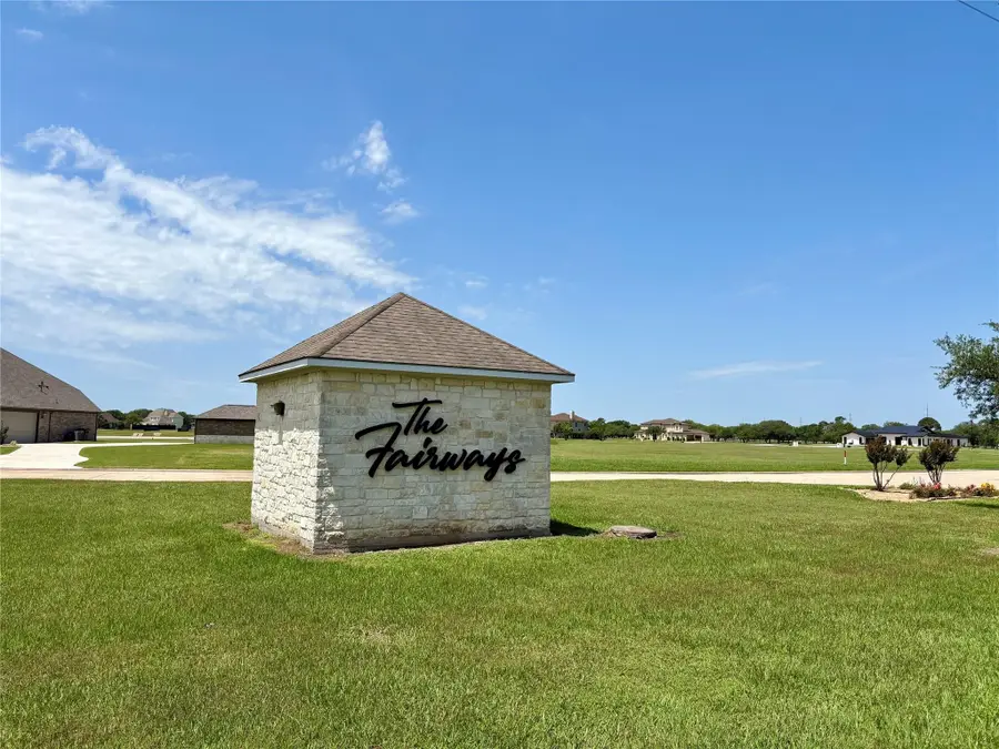 104 Legends Way, El Campo, TX 77437 - #2