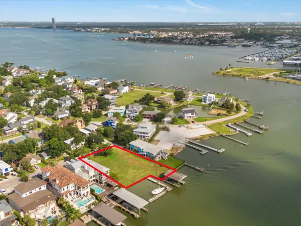 203 Blue Point Road, Clear Lake Shores, TX 77565