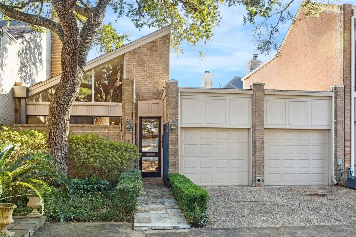10 S Briar Hollow Lane #90, Houston, TX 77027 - Image #1