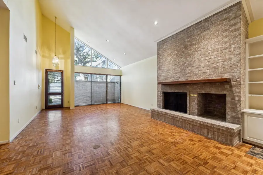 10 S Briar Hollow Lane #90, Houston, TX 77027 - Image #3