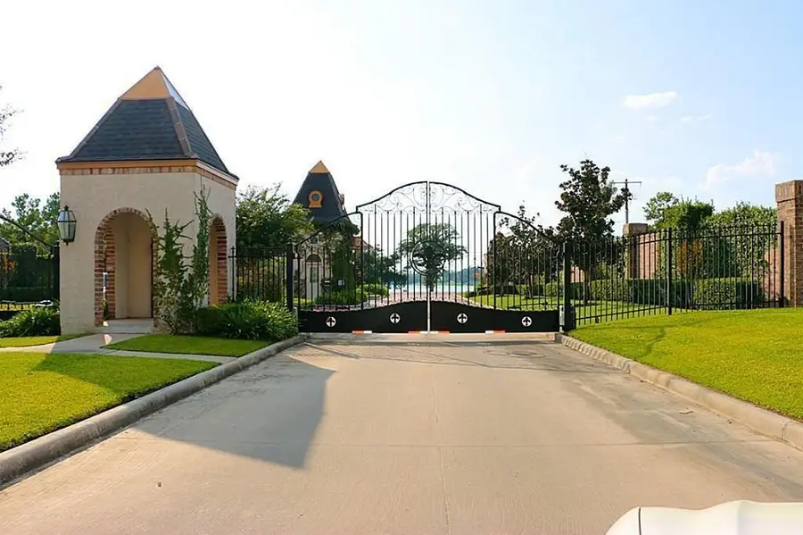 10928 Dauphine Street, Willis, TX 77318 - Image #2