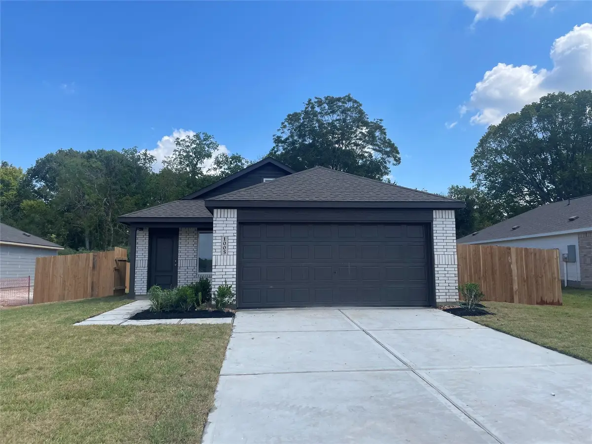 912 Constitution Drive, Bay City, TX 77414 - #1