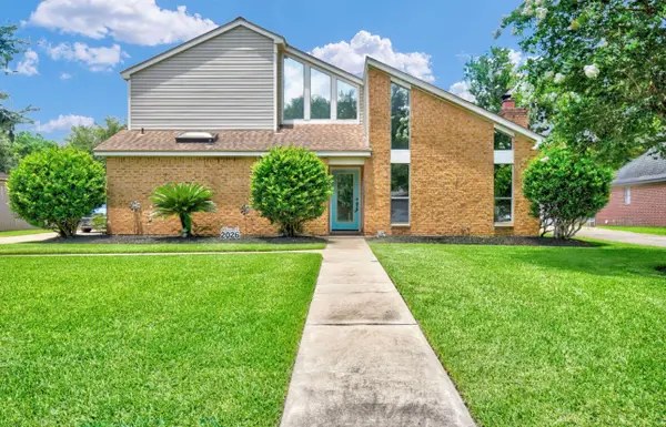 221 Wedgewood Street, Lake Jackson, TX 77566