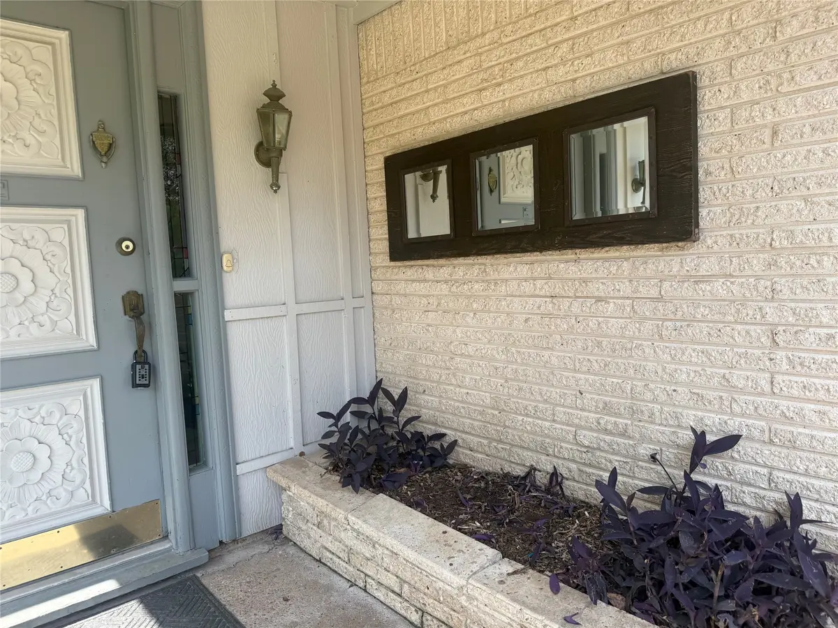 717 E Sycamore Street, Alvin Pearland, TX 77545 - Image #1