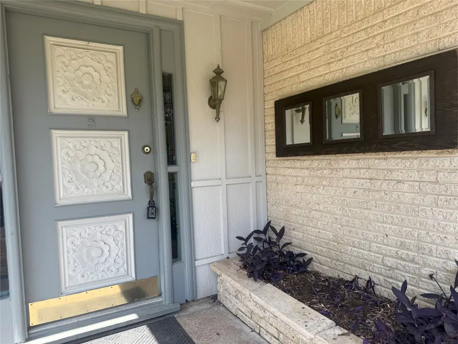 717 E Sycamore Street, Alvin Pearland, TX 77545 - Image #2