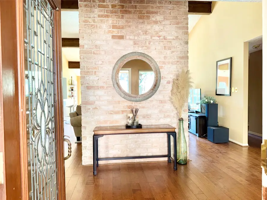 3915 Pleasant Valley Drive, Missouri City, TX 77459 - Image #2