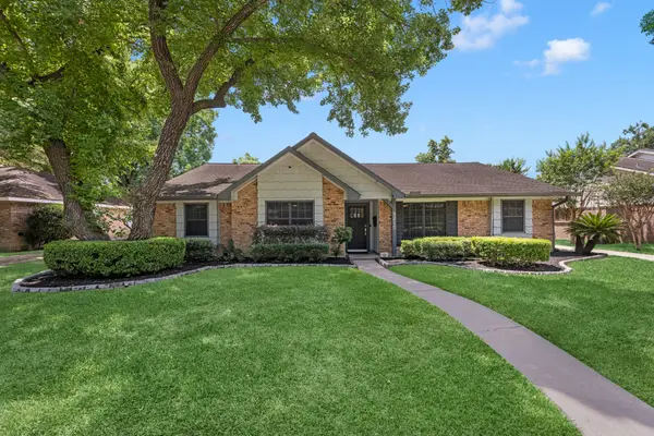8215 Braes Meadow Drive, Houston, TX 77071