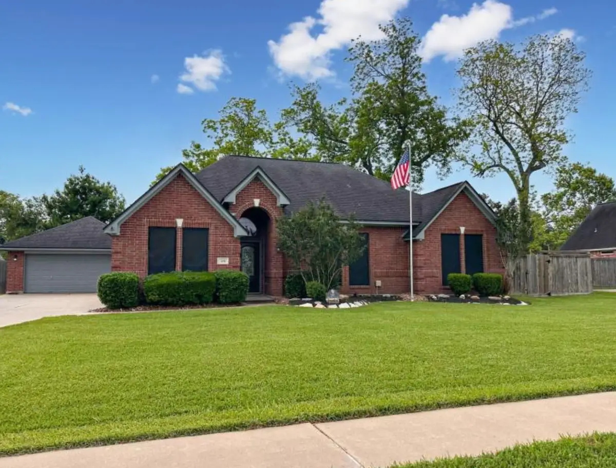 301 Williamsburg Avenue, Clute, TX 77531 - #1