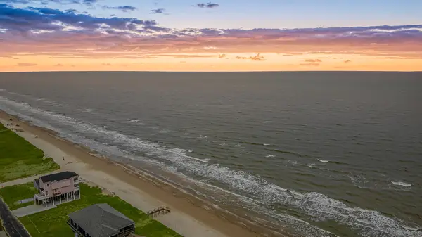 1117 Blue Water Drive, Crystal Beach, TX 77650