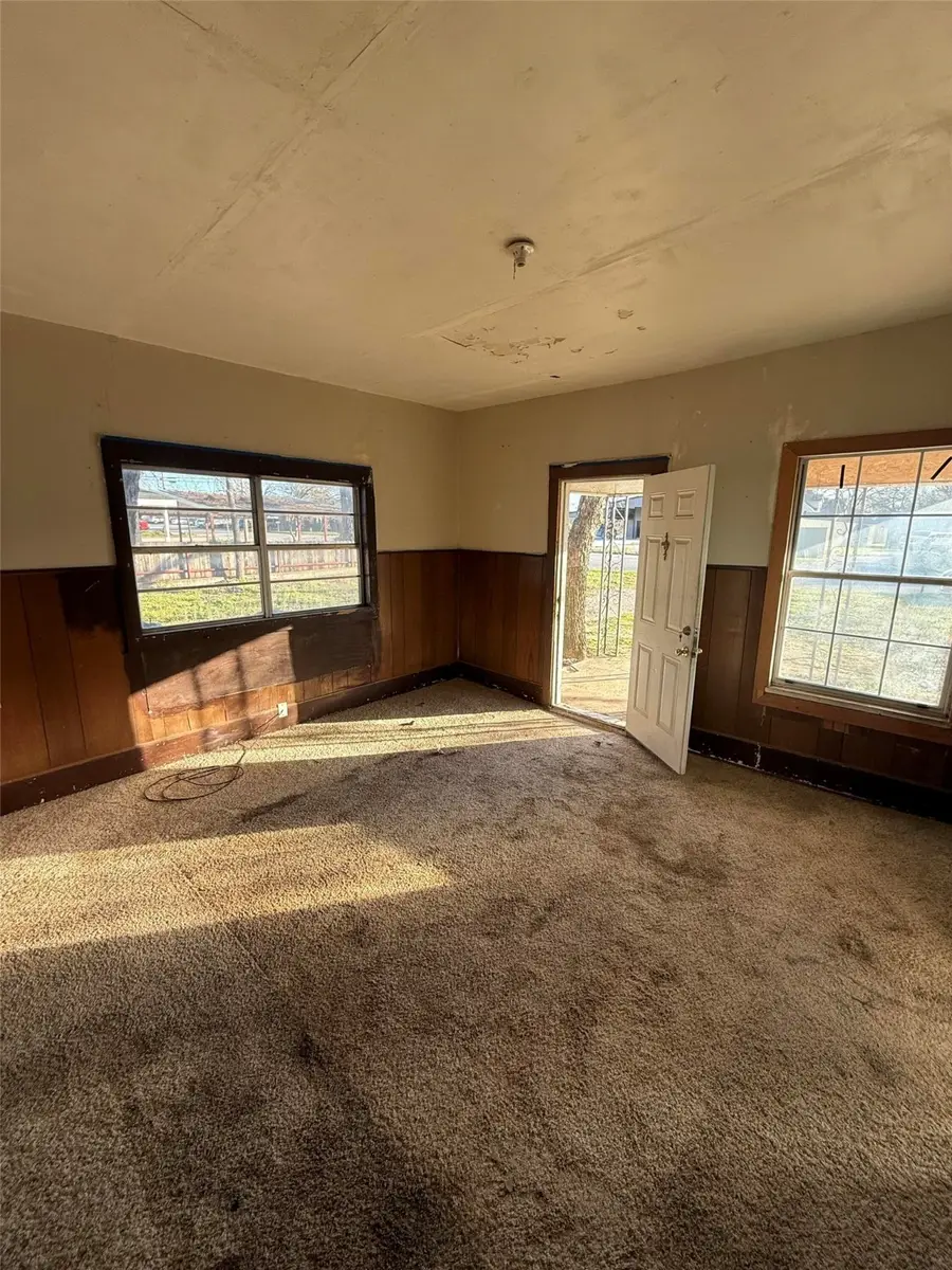 204 Dallas Street, Nocona, TX 76255 - Image #2