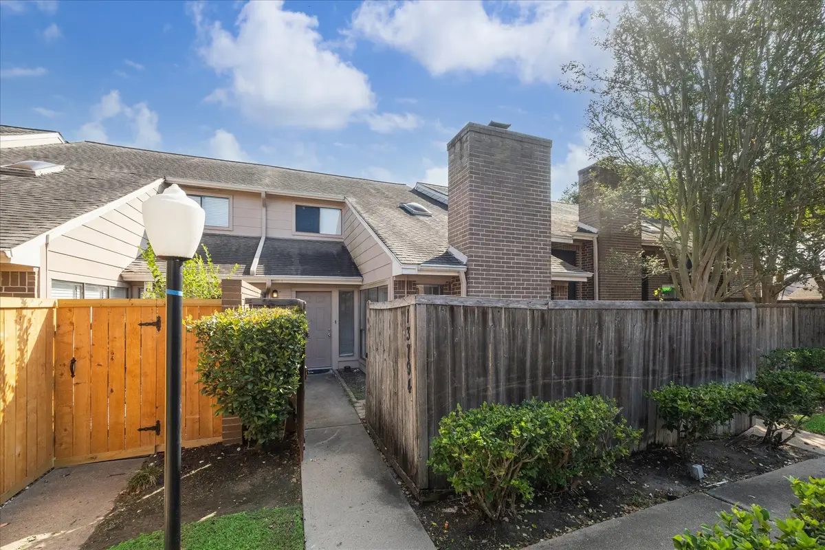 13794 Hollowgreen Drive #303, Houston, TX 77082 - Image #1