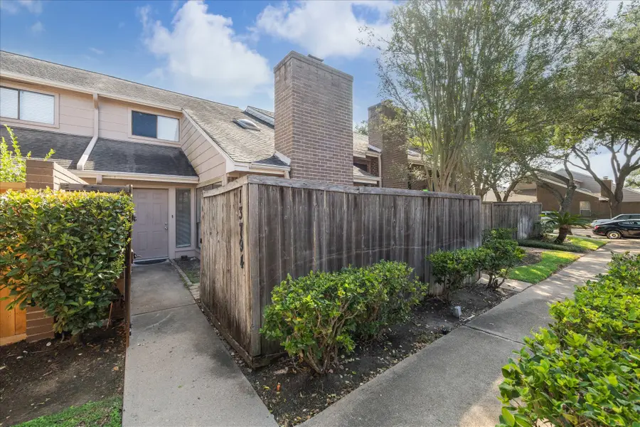13794 Hollowgreen Drive #303, Houston, TX 77082 - Image #2