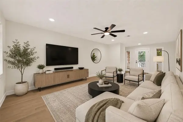 9527 Vanwood Street, Houston, TX 77040