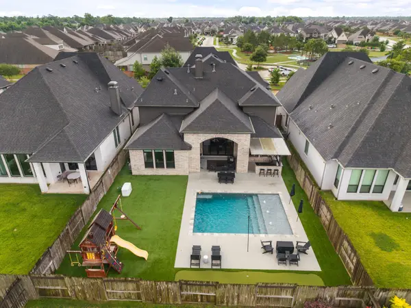 8815 Autumn Pine Drive, Missouri City, TX 77459
