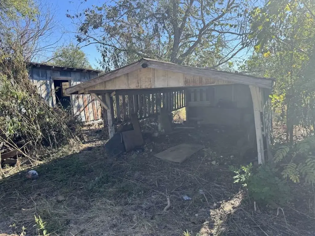 948 S Williamson Street, Giddings, TX 78942 - #1