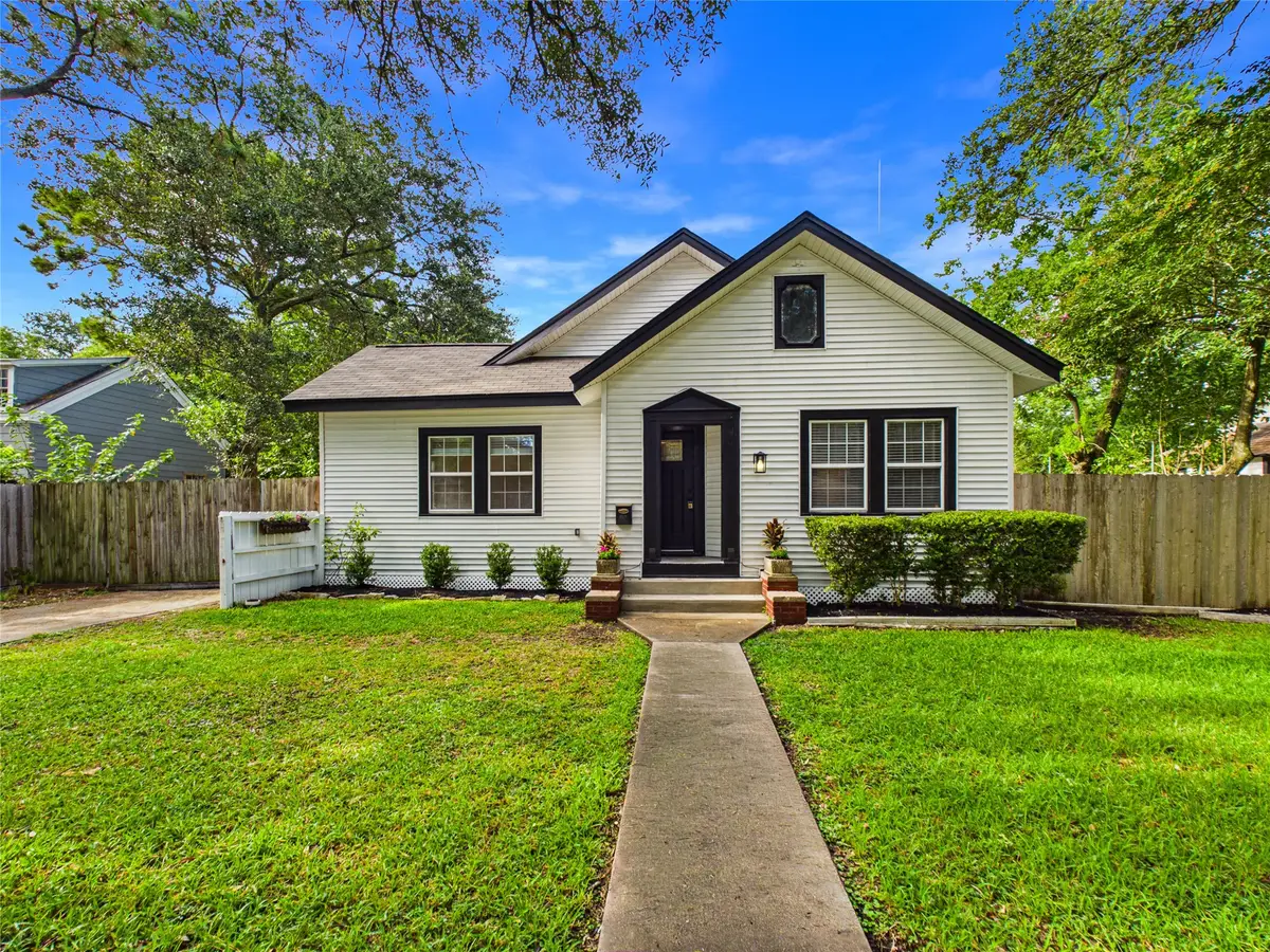 24 11th Avenue N, Texas City, TX 77590 - #1