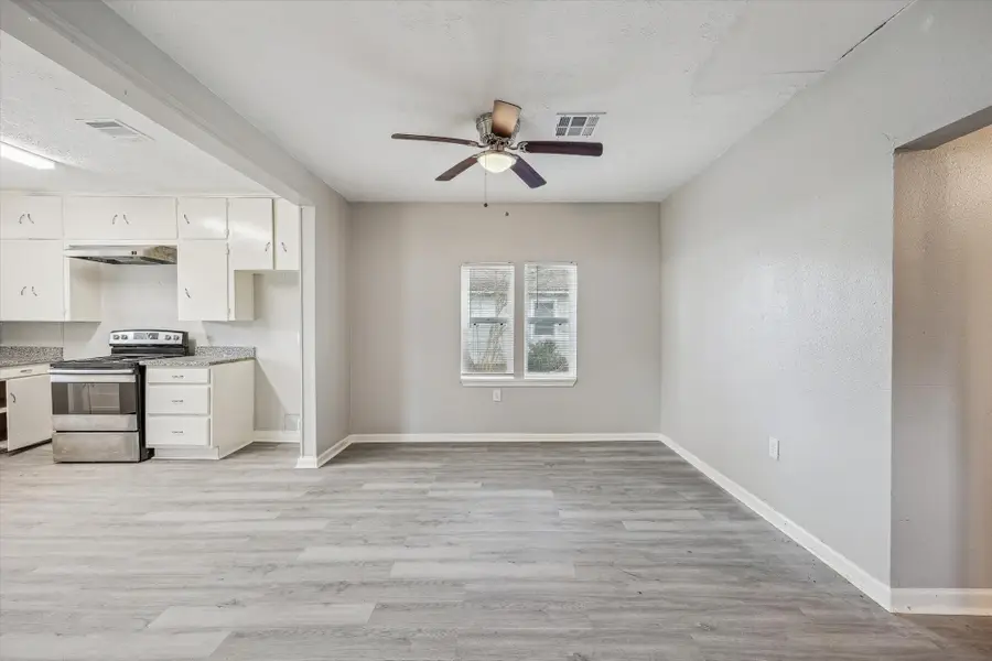 710 E Magnolia Street, Angleton, TX 77515 - #2