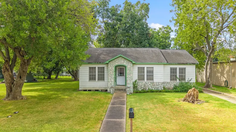 209 Schilling Street, Baytown, TX 77520 - #2