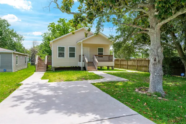 1125 Lake Road, La Marque, TX 77568