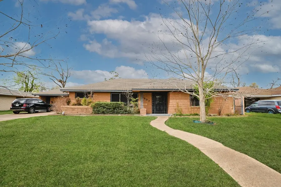 7907 Montglen Drive, Houston, TX 77061 - #2