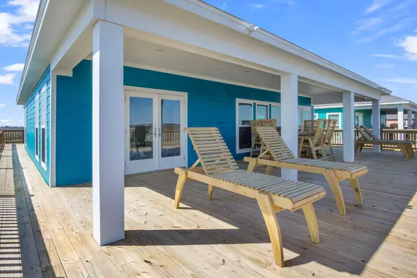 1297 Mabry Street, Gilchrist, TX 77617