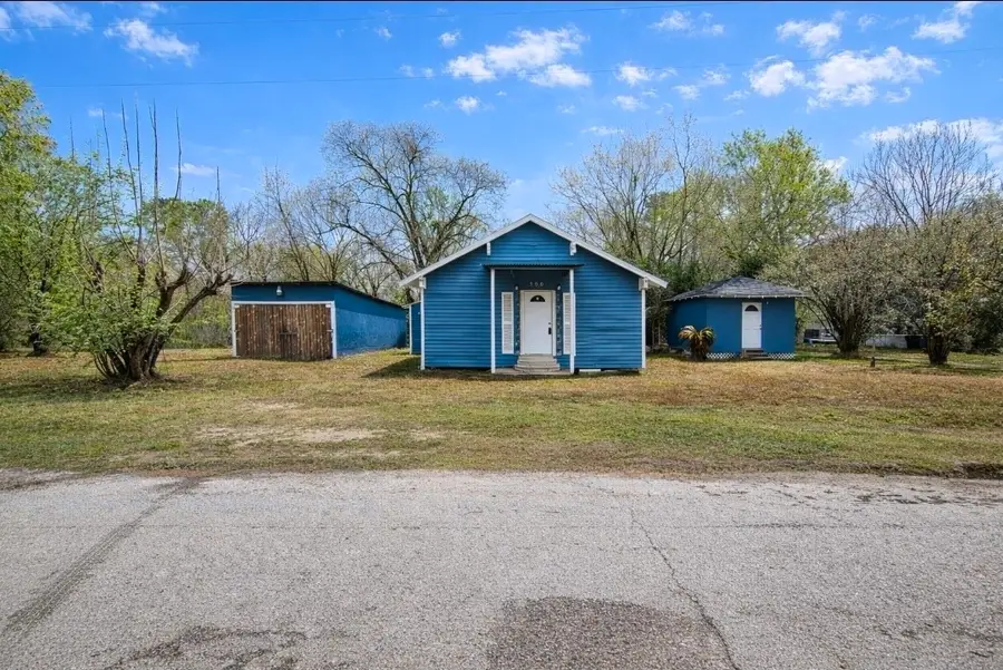 309 E Pine Street, Daisetta, TX 77533 - #2